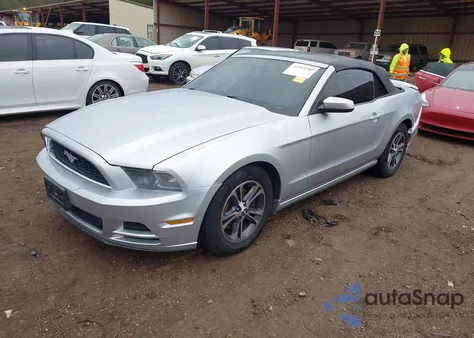 2013 Ford Mustang V6 Premium z USA, uszkodzony, nr VIN 1ZVBP8EM5D5264836